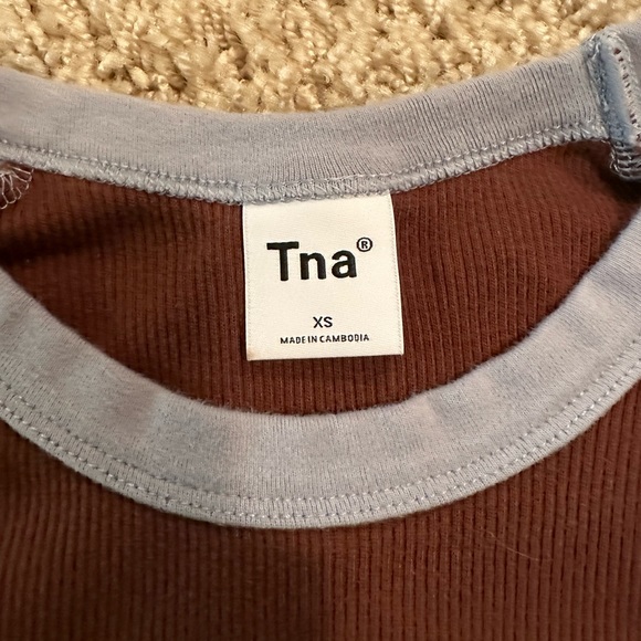 TNA (Aritzia) mocha brown and blue baby tee - Picture 3 of 3